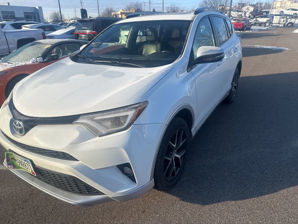 Used 2016 Toyota RAV4 SE image 3