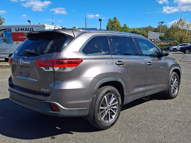 Used 2019 Toyota Highlander XLE AWD/4WD image 4