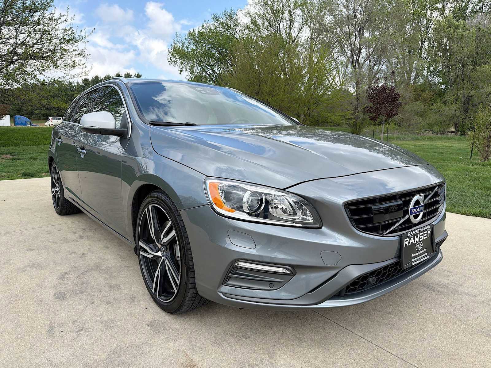 Used 2017 Volvo V60 T6 R-Design Platinum w/ Climate Package AWD/4WD image 8