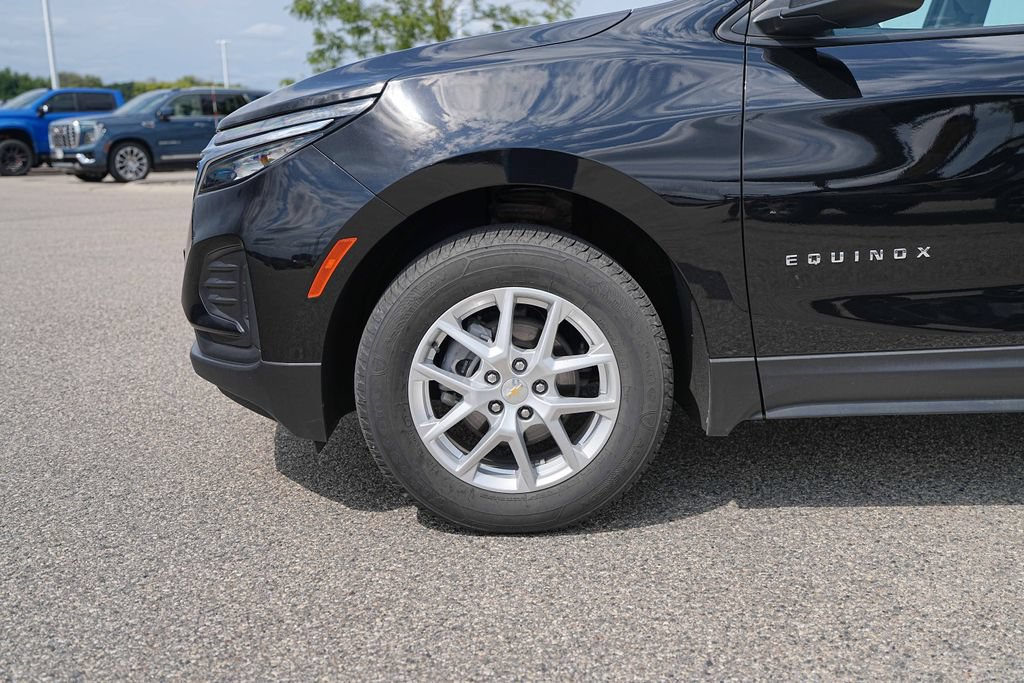 Used 2022 Chevrolet Equinox LS AWD/4WD image 11