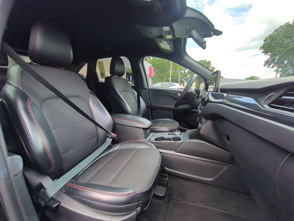 Used 2025 Ford Escape ST-Line FWD image 30