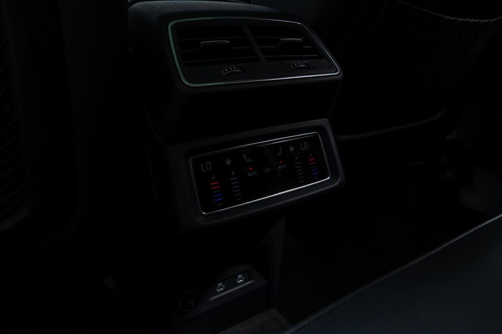 Used 2024 Audi Q8 e-tron Premium image 27