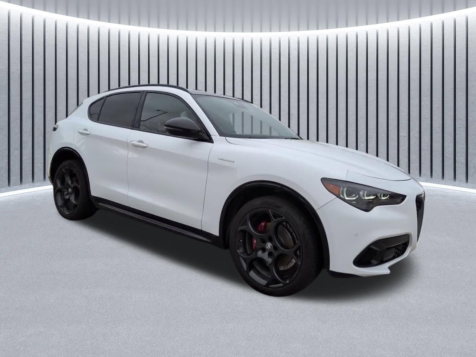 Used 2024 Alfa Romeo Stelvio Veloce image 2