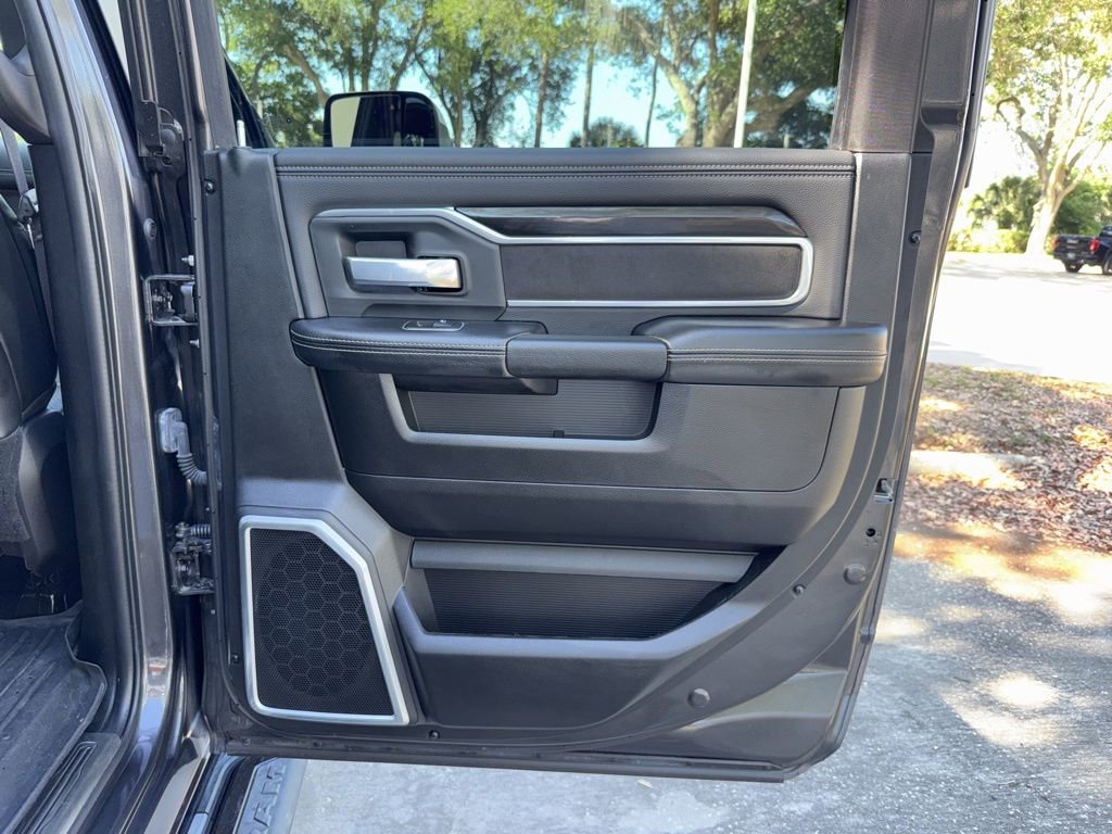 Used 2019 RAM 2500 Laramie w/ Night Edition image 25
