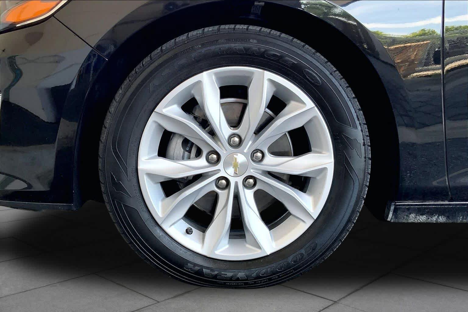 Used 2025 Chevrolet Malibu LT FWD image 11