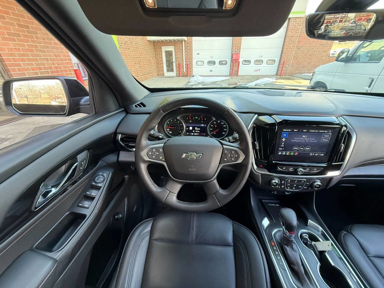 Used 2023 Chevrolet Traverse RS image 21