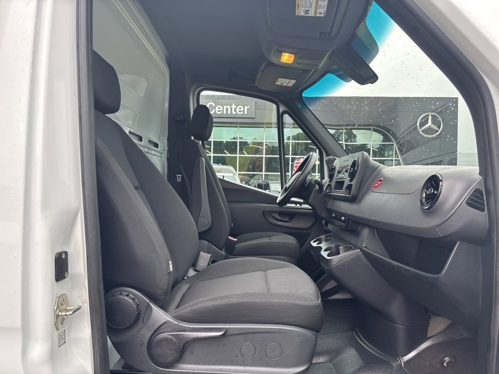 Used 2021 Freightliner Sprinter 3500 image 19