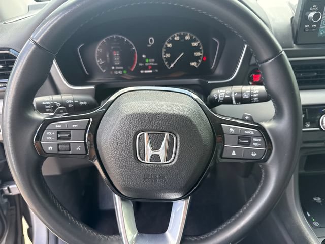 Used 2025 Honda Pilot Touring image 13