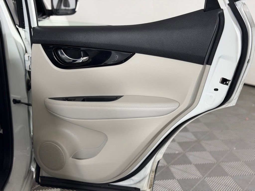 Used 2021 Nissan Rogue Sport SV image 33