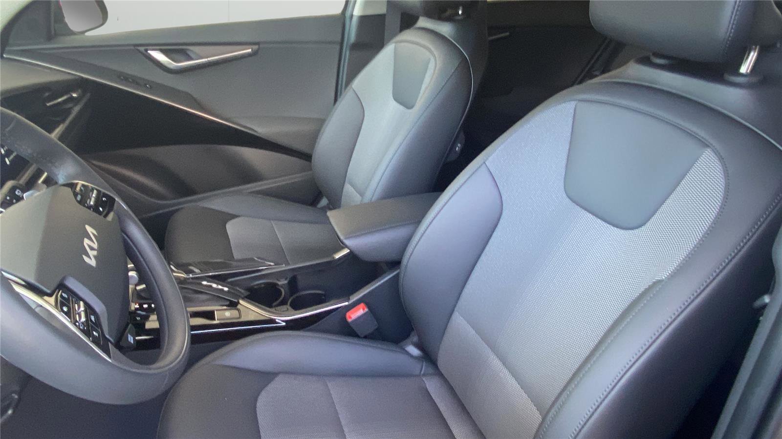 New 2026 Kia Niro EX FWD image 9