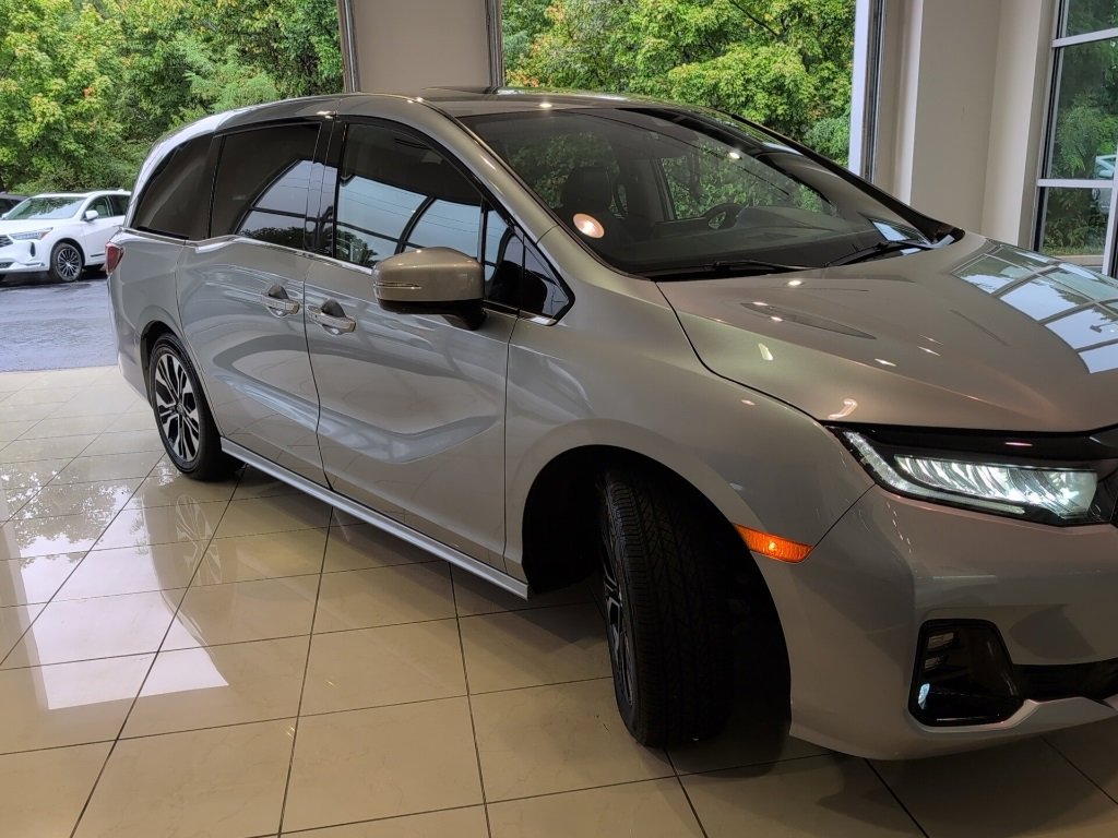 Used 2025 Honda Odyssey Elite image 7