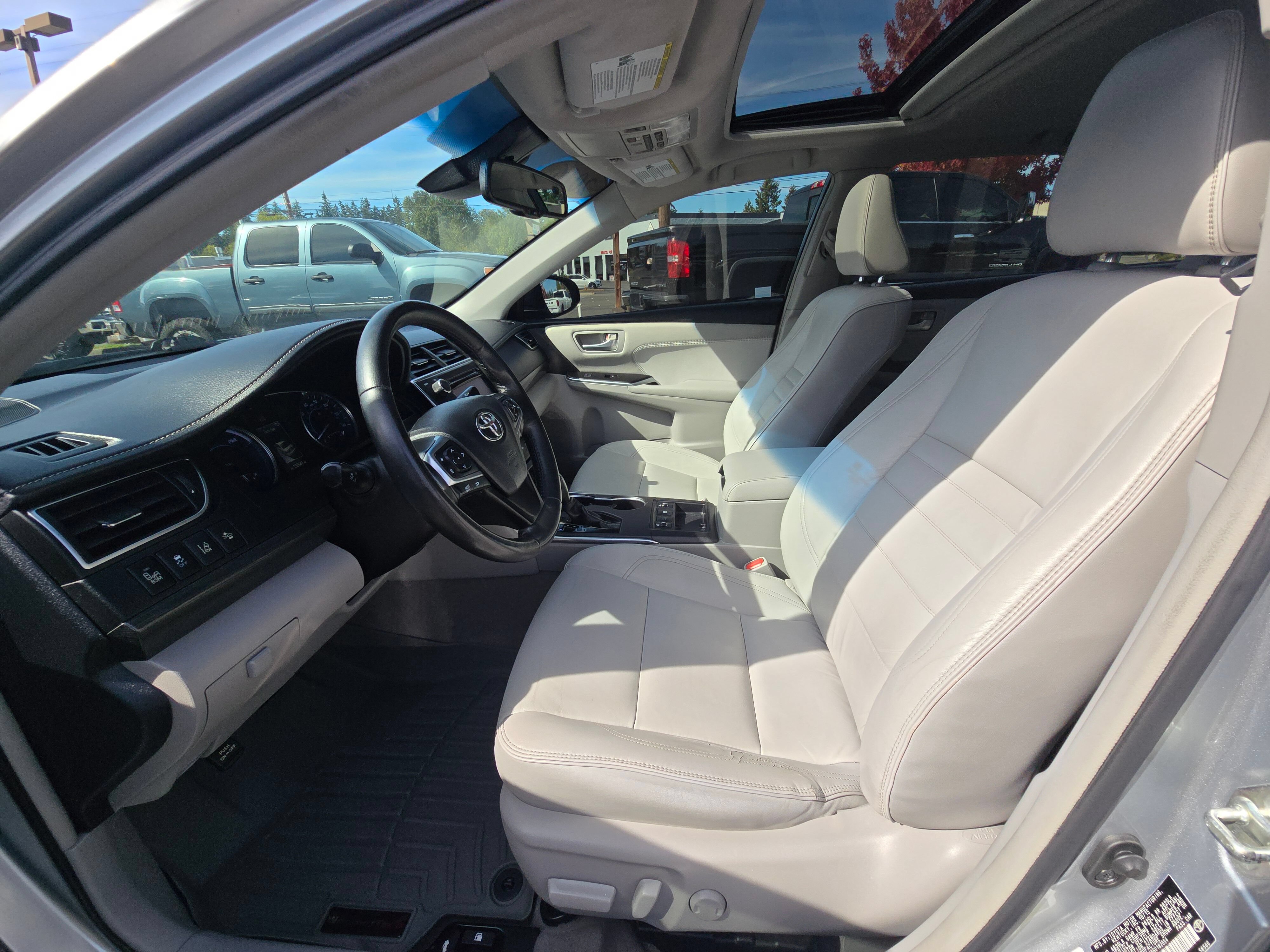 Used 2016 Toyota Camry XLE w/ Moonroof Package FWD image 21