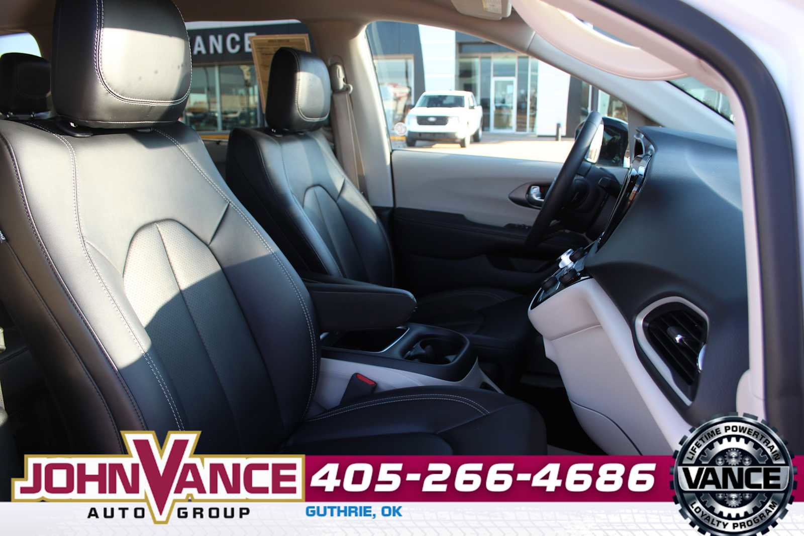 Used 2024 Chrysler Pacifica Touring-L image 16
