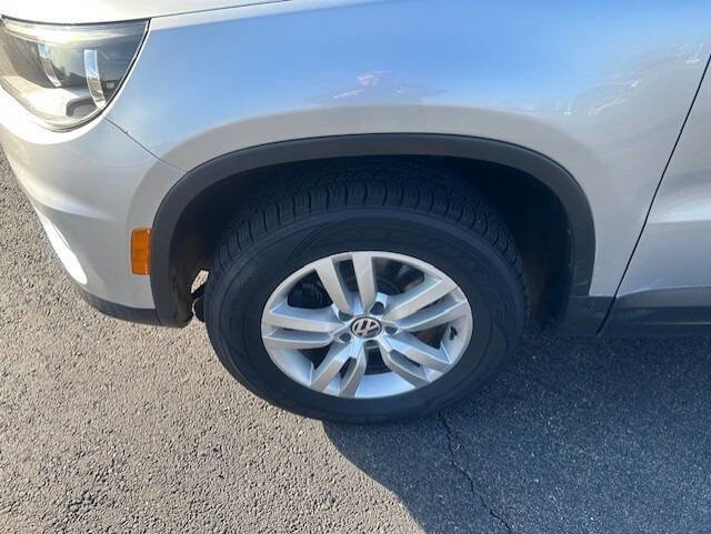 Used 2017 Volkswagen Tiguan S FWD image 8