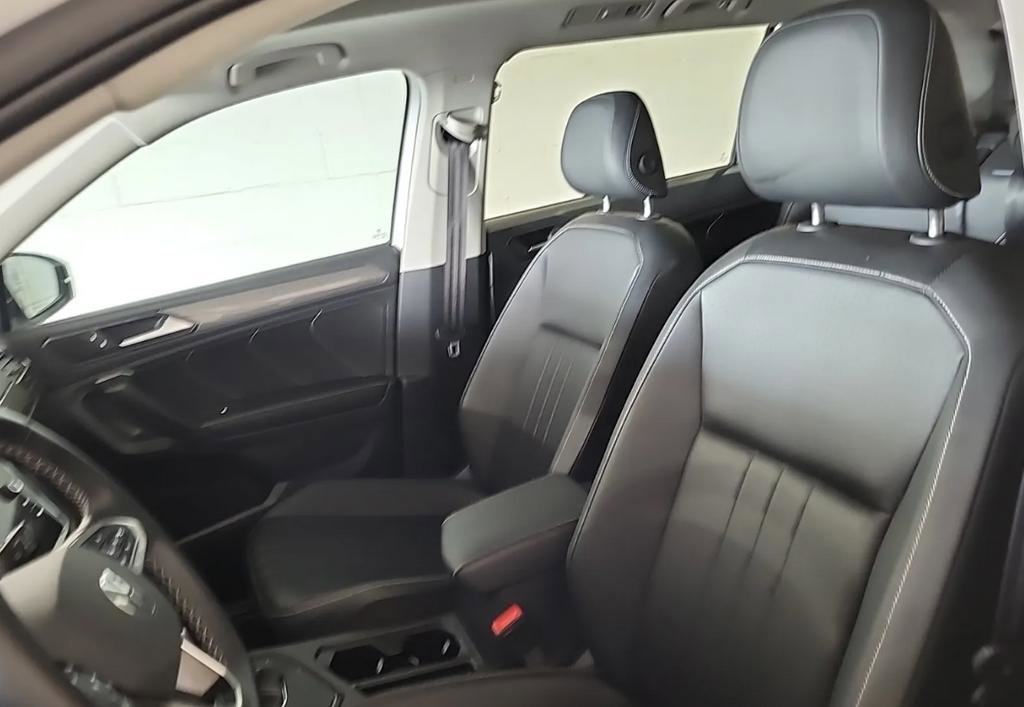 Used 2024 Volkswagen Tiguan SE image 4