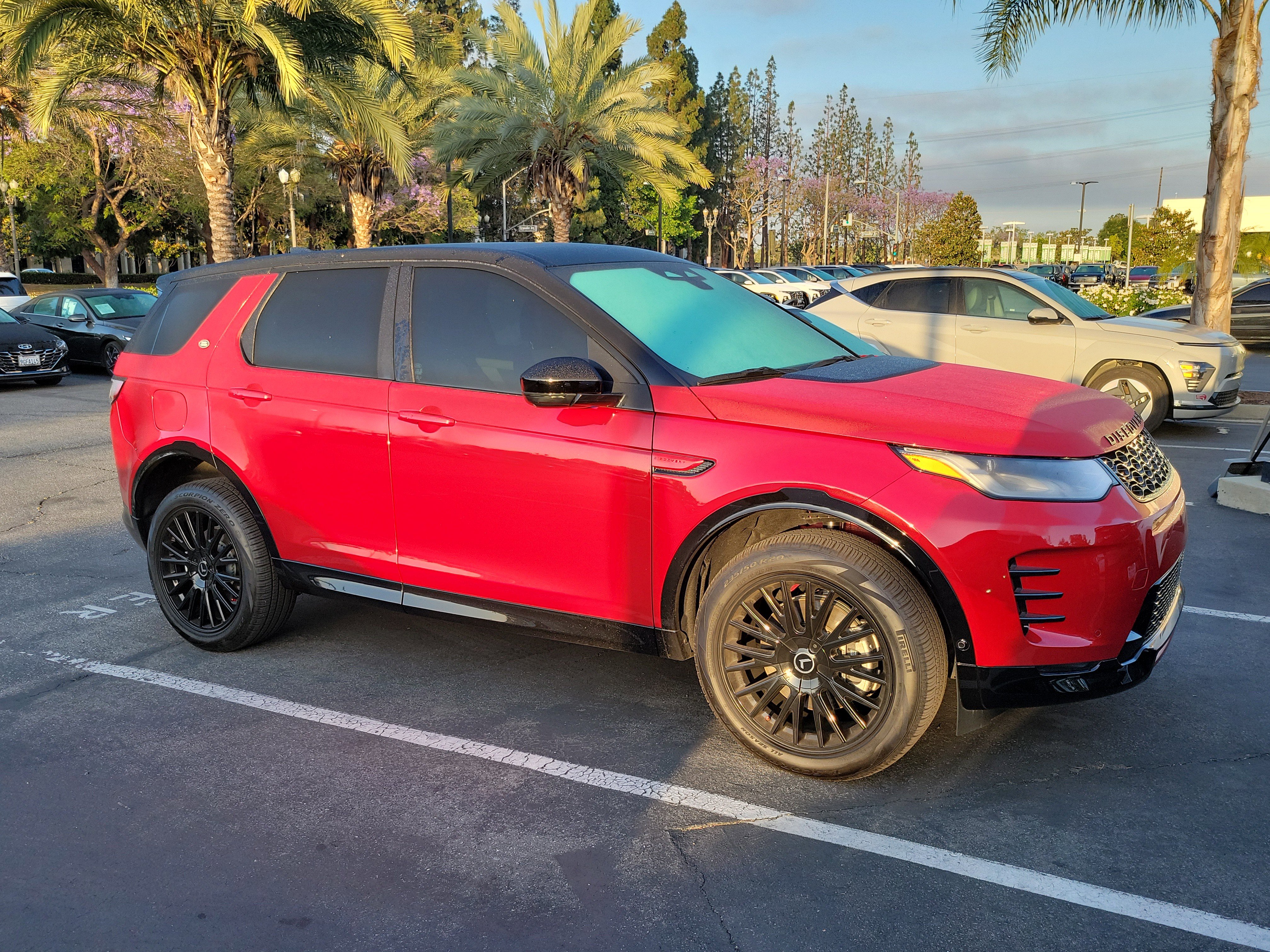 Used 2025 Land Rover Discovery Sport Dynamic SE image 3