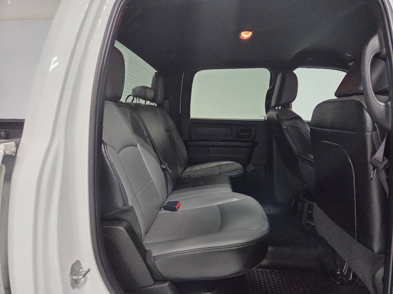 Used 2022 RAM 2500 Tradesman w/ Chrome Appearance Group AWD/4WD image 12