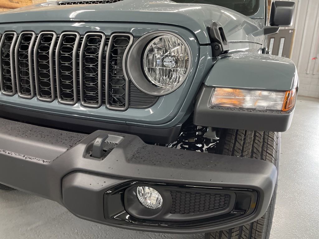 New 2026 Jeep Gladiator Sport AWD/4WD image 10