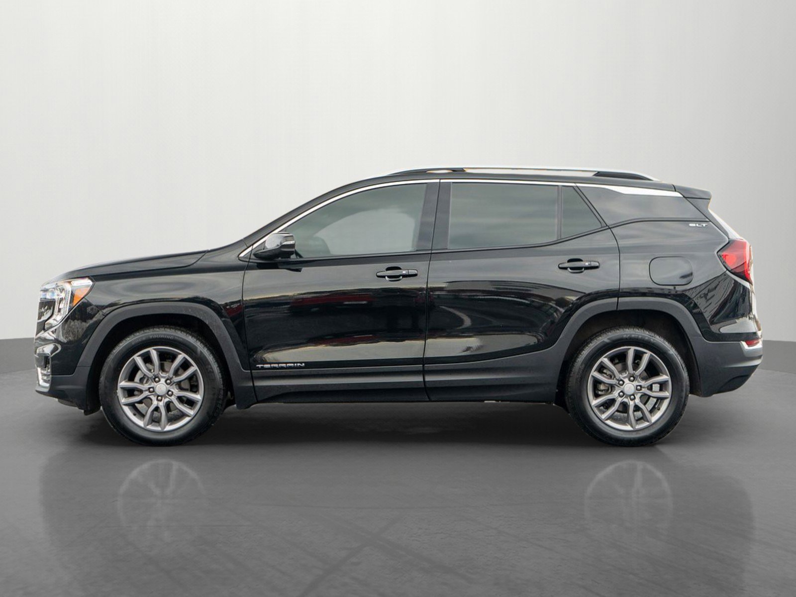 Used 2024 GMC Terrain SLT image 4