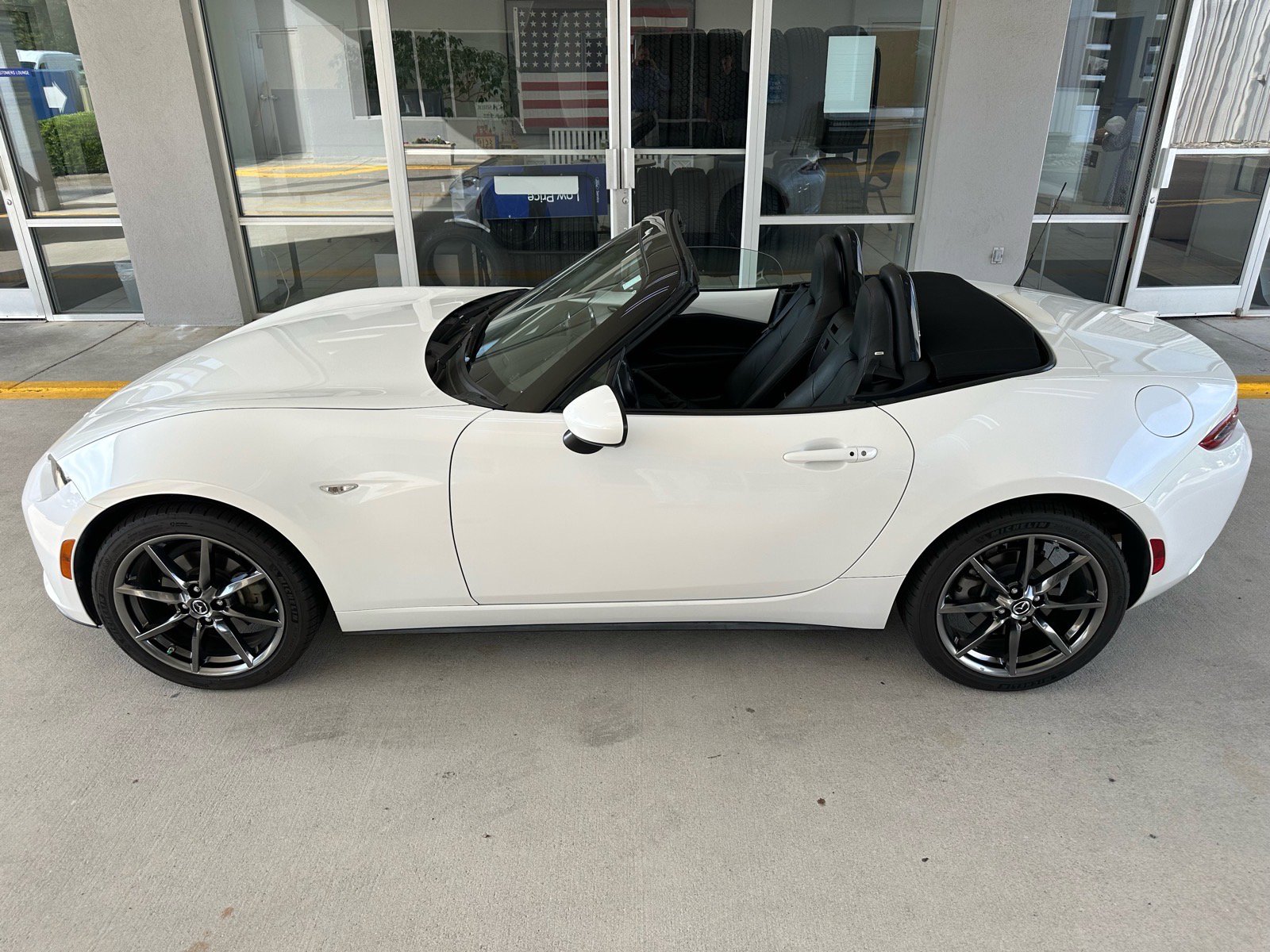 Used 2019 MAZDA MX-5 Miata Grand Touring RWD image 3