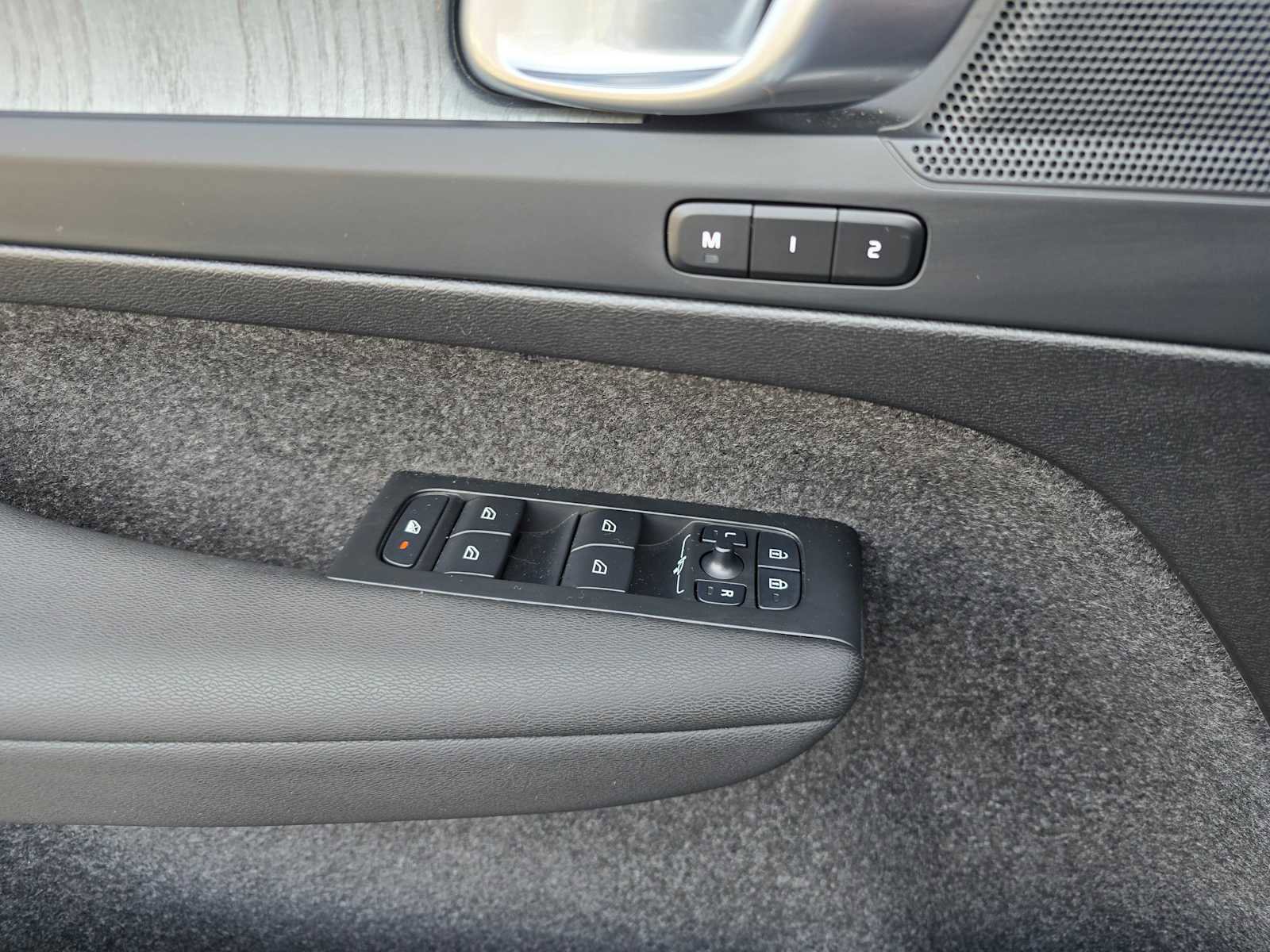 Used 2025 Volvo XC40 B5 Core w/ Protection Package Premier image 31