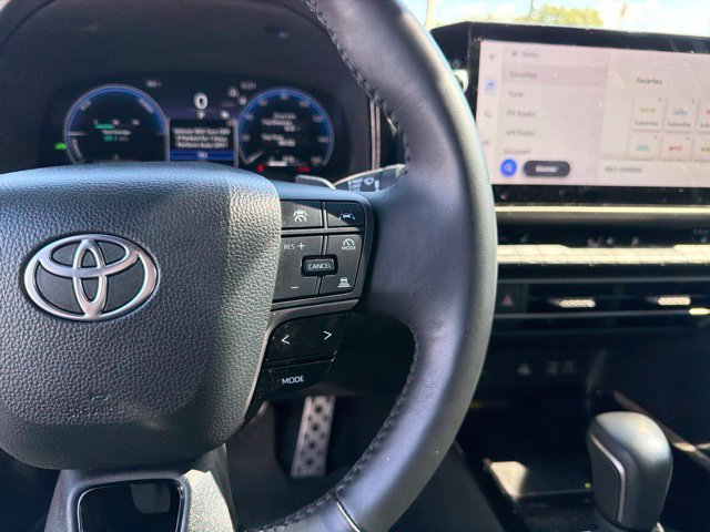 Used 2025 Toyota Camry XSE FWD image 14