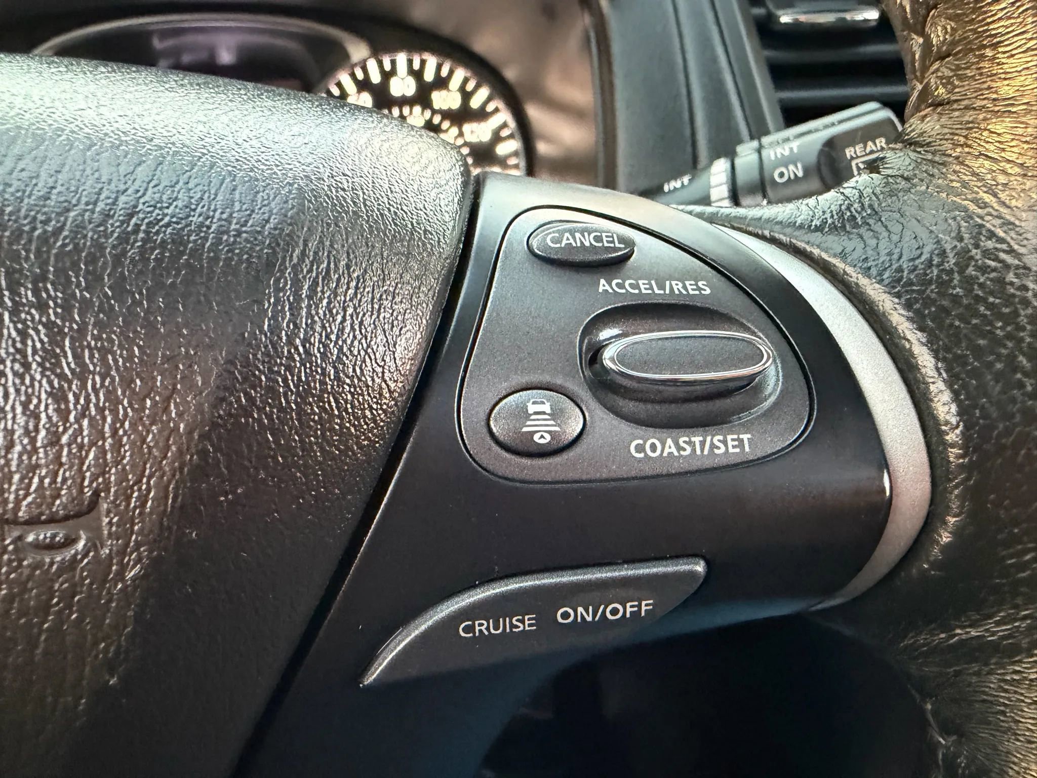 Used 2018 Nissan Pathfinder Platinum w/ Cargo Package image 38