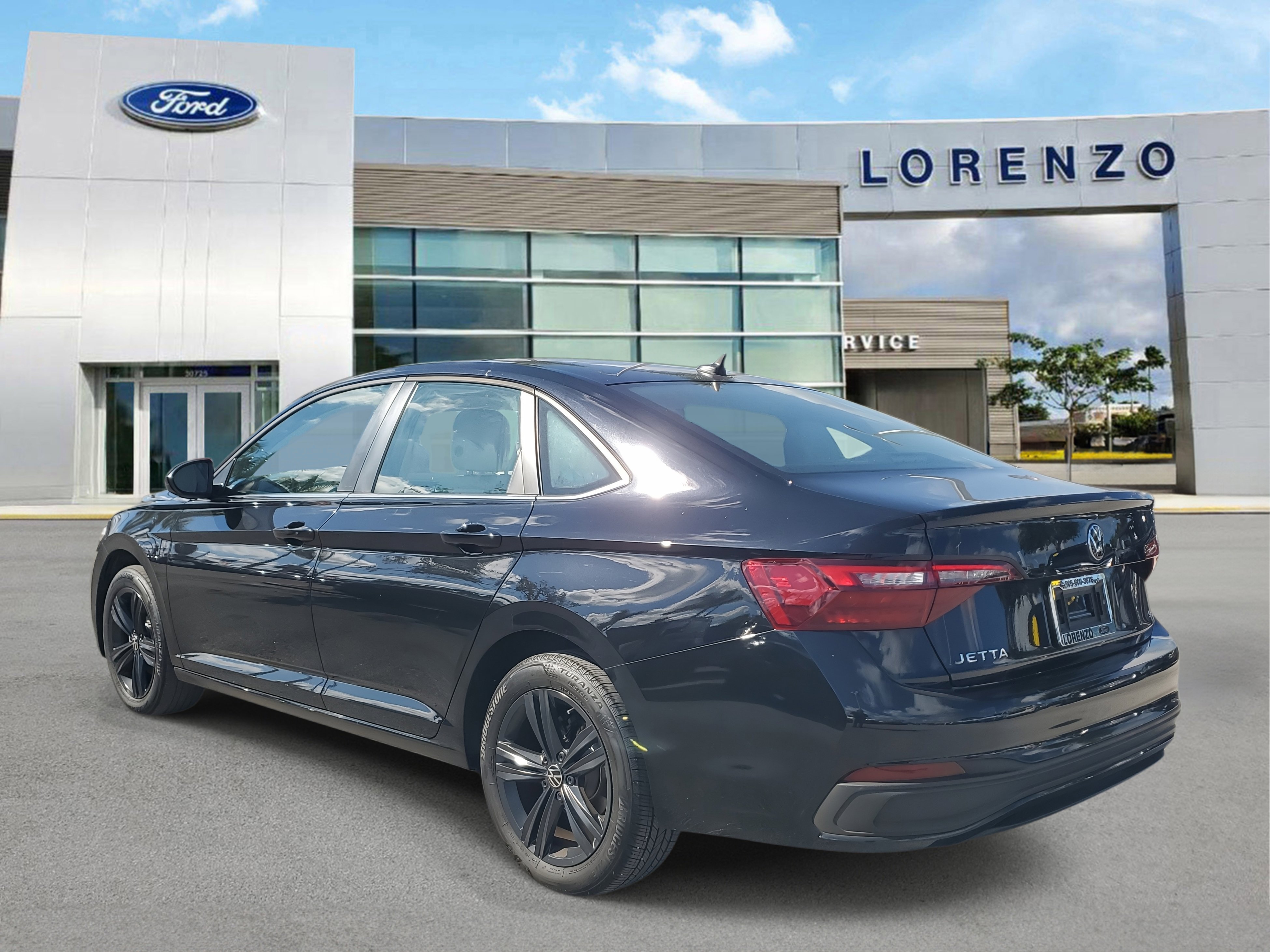 Used 2023 Volkswagen Jetta SE w/ Panoramic Sunroof Package image 6