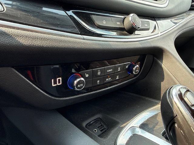 Used 2021 Buick Enclave Essence w/ Sound and Sites Package AWD/4WD image 19