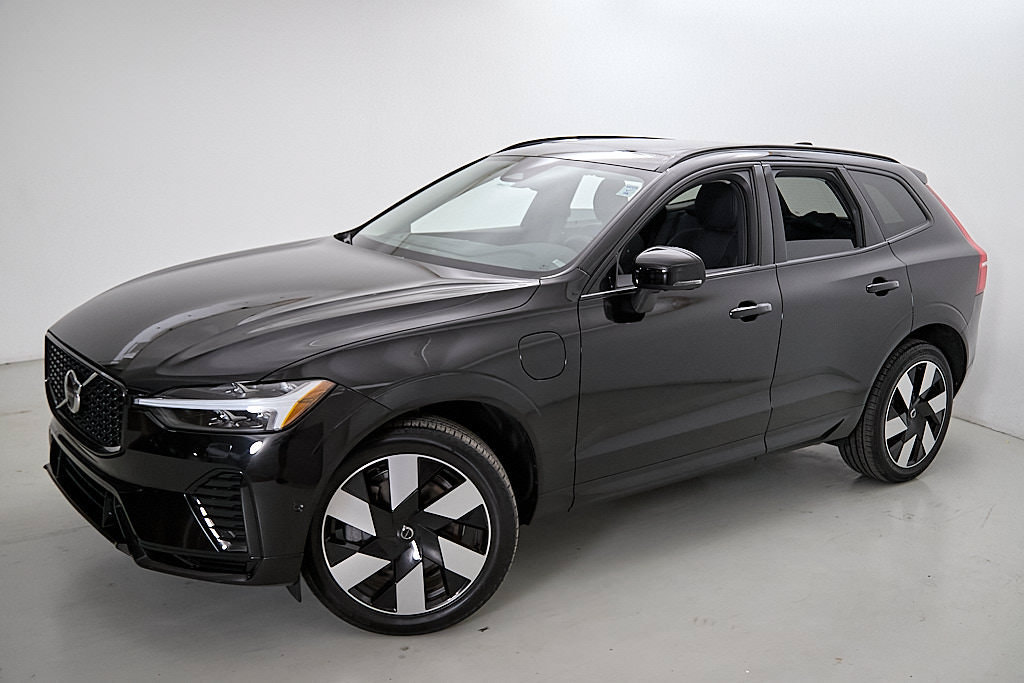 Certified 2025 Volvo XC60 T8 Plus w/ Protection Package Premier AWD/4WD image 3