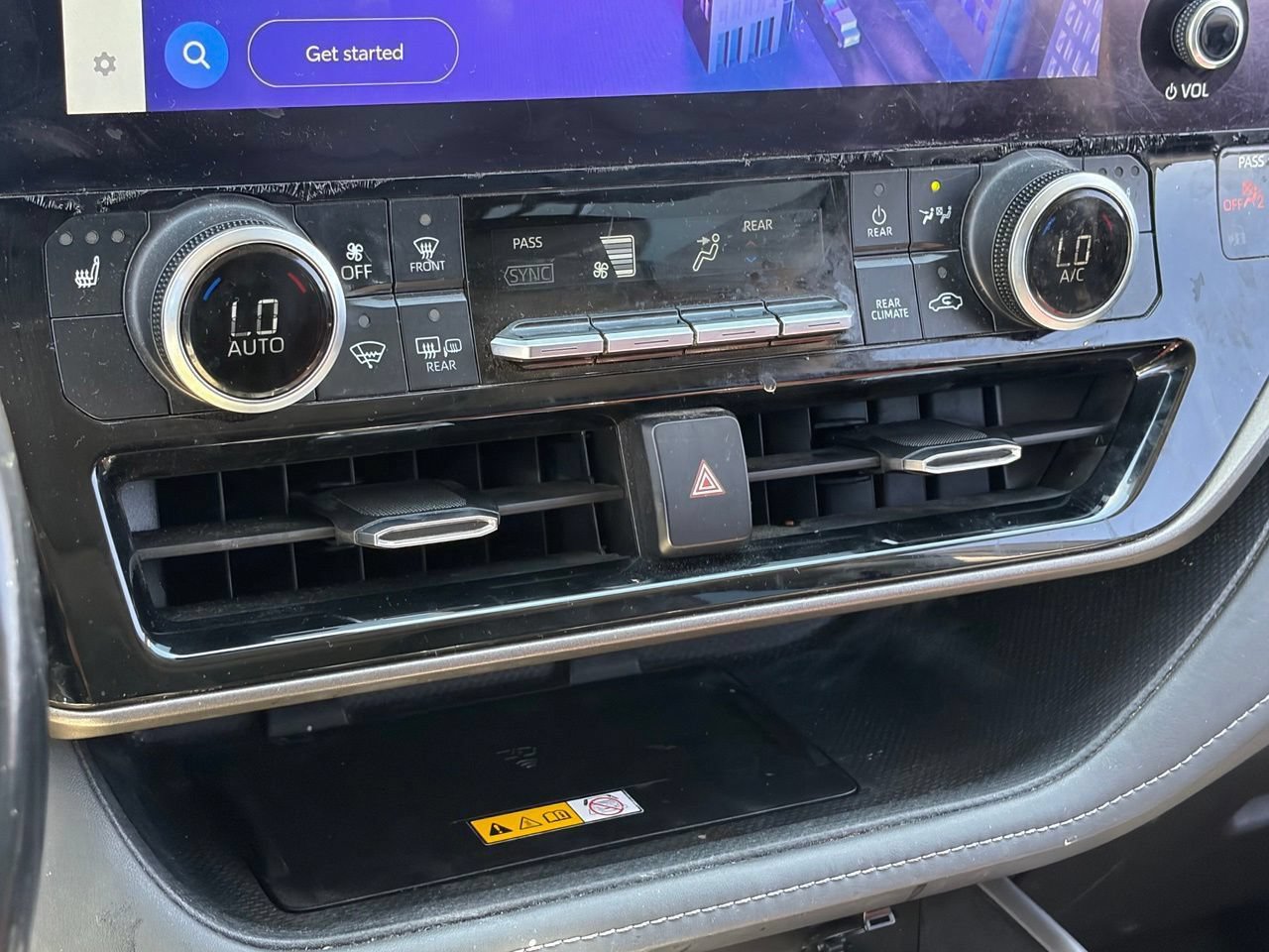 Used 2023 Toyota Highlander XLE FWD image 10