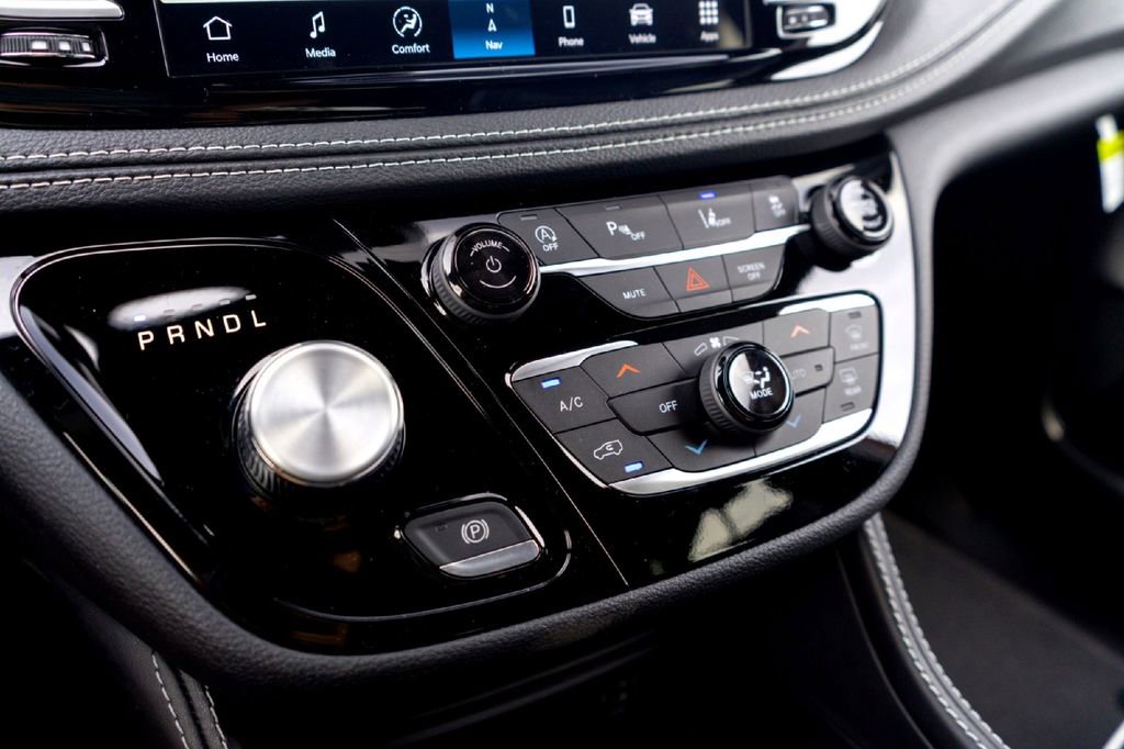 New 2026 Chrysler Pacifica Limited FWD image 16