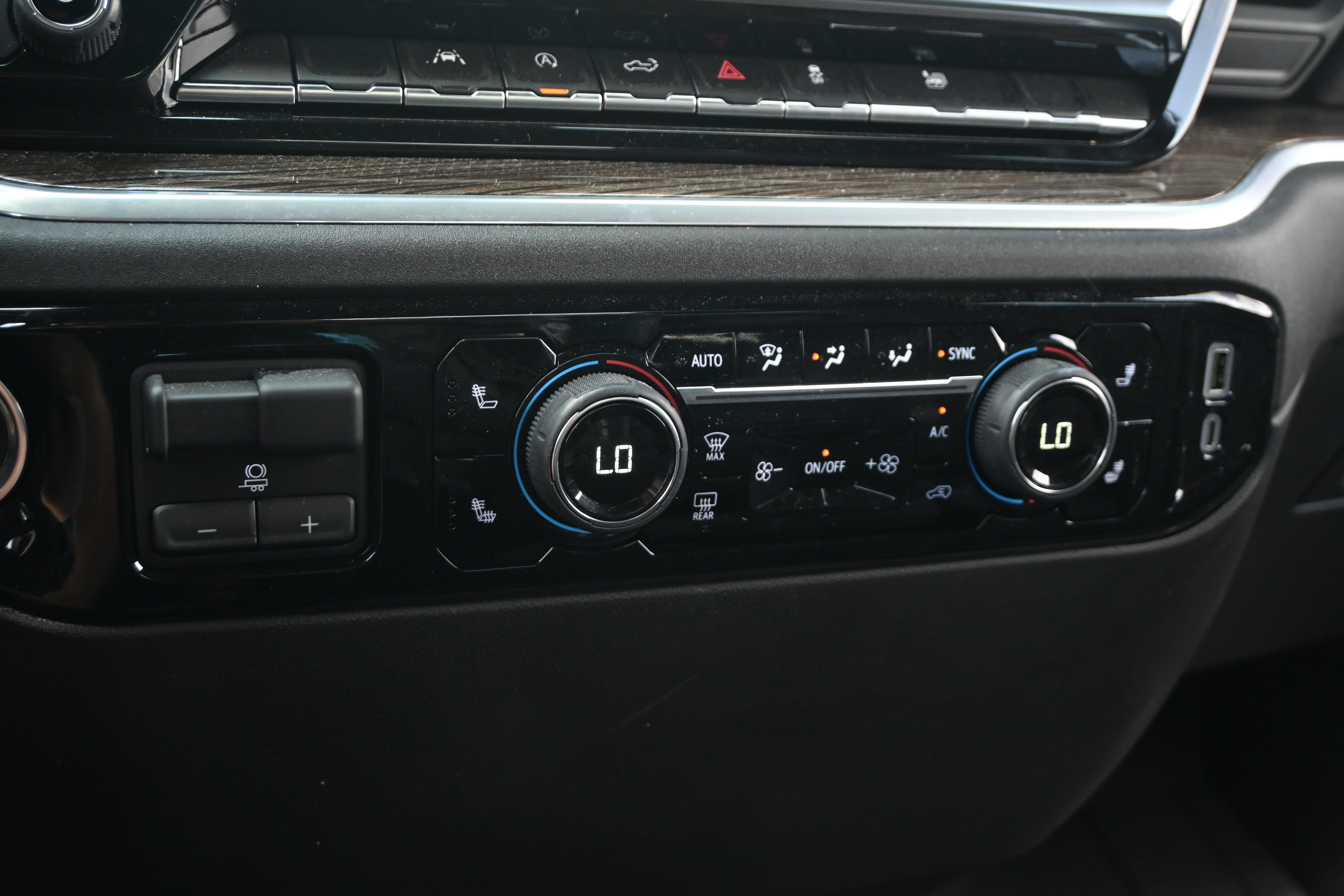 Used 2026 Chevrolet Silverado 1500 LT w/ LPO, Liner Protection Package AWD/4WD image 27