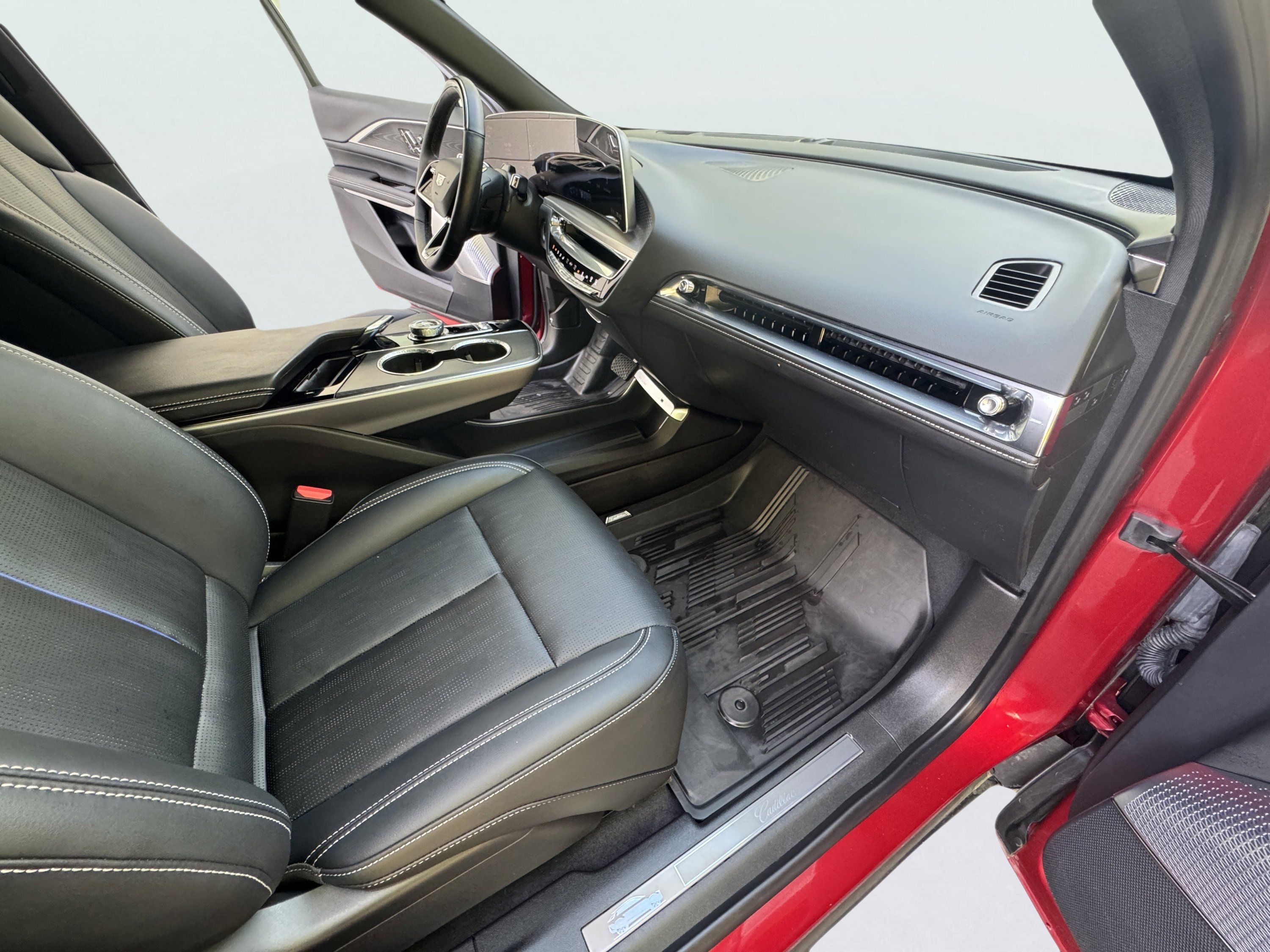 Used 2024 Cadillac Lyriq Luxury w/ LPO, Floor Liner Package image 29