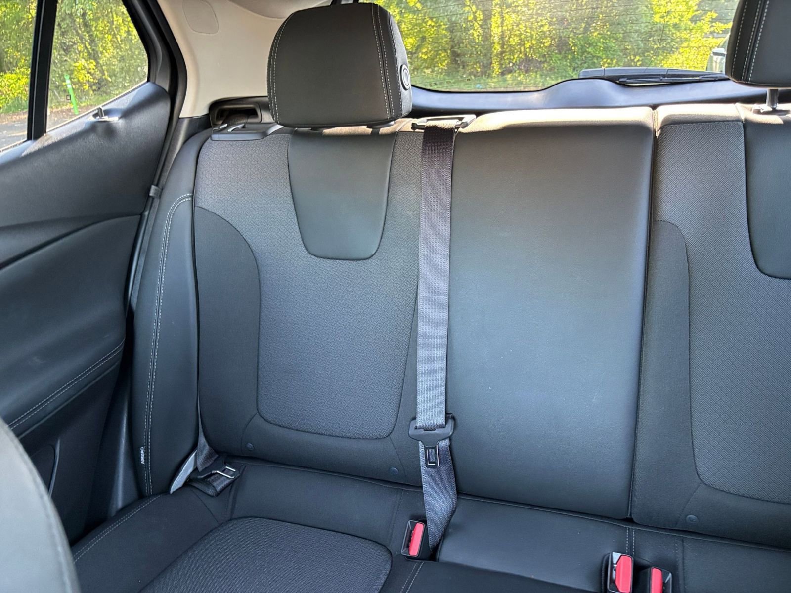 Used 2025 Buick Encore GX Preferred image 38
