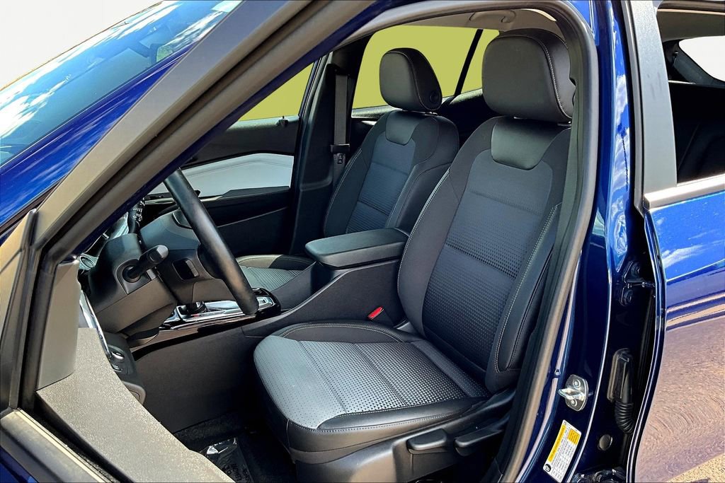 Used 2024 Chevrolet Trax LT w/ Driver Confidence Package image 27