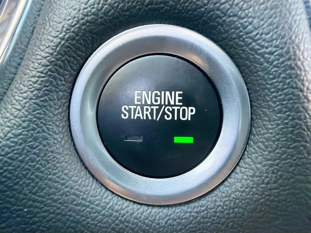 Used 2023 Chevrolet Traverse LT image 38