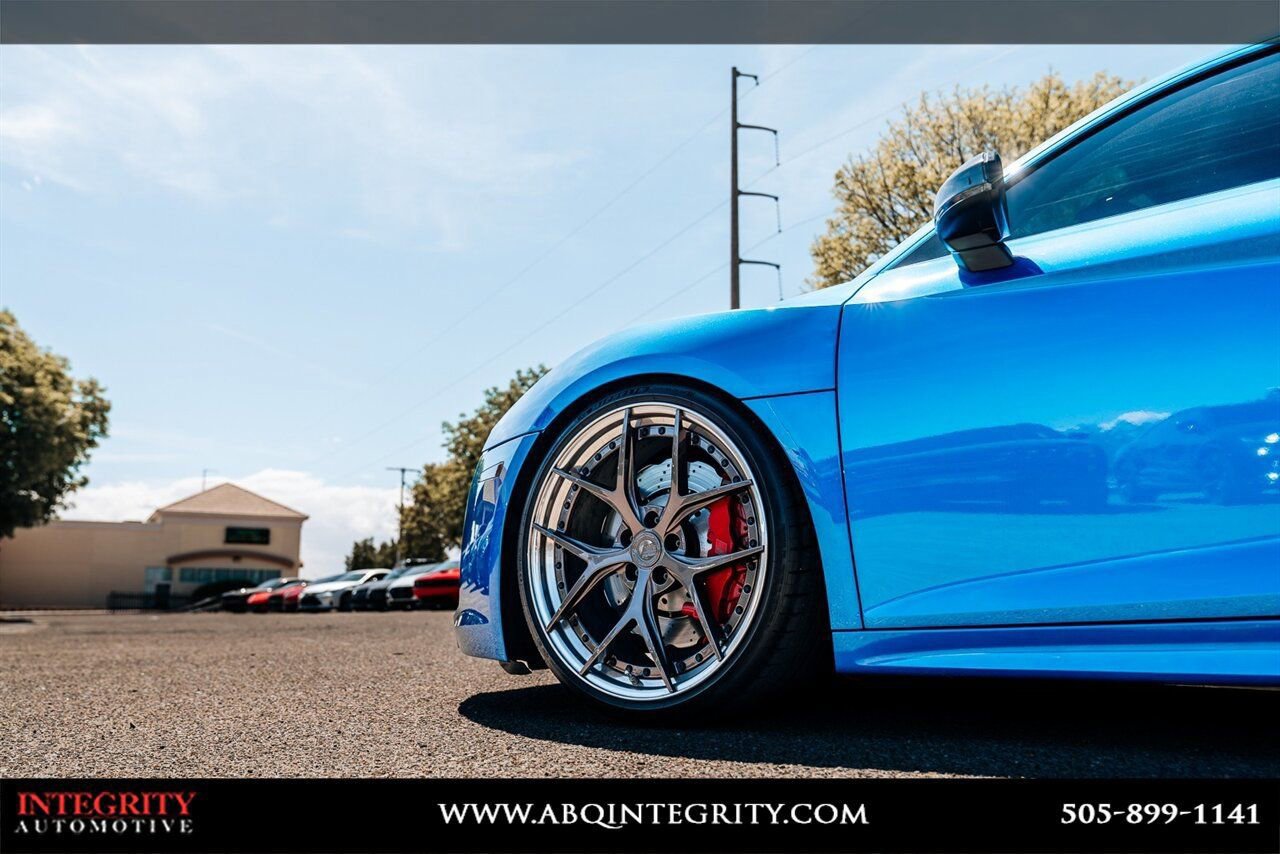 Used 2017 Audi R8 V10 w/ Carbon Exterior Package image 17