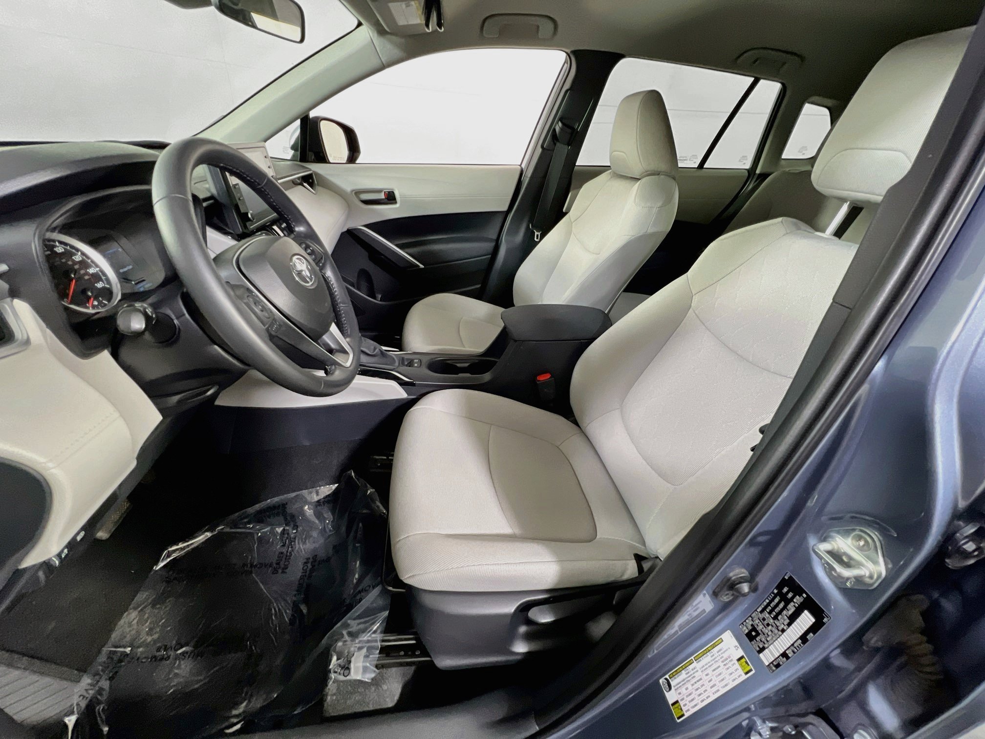 Used 2022 Toyota Corolla Cross LE AWD/4WD image 19