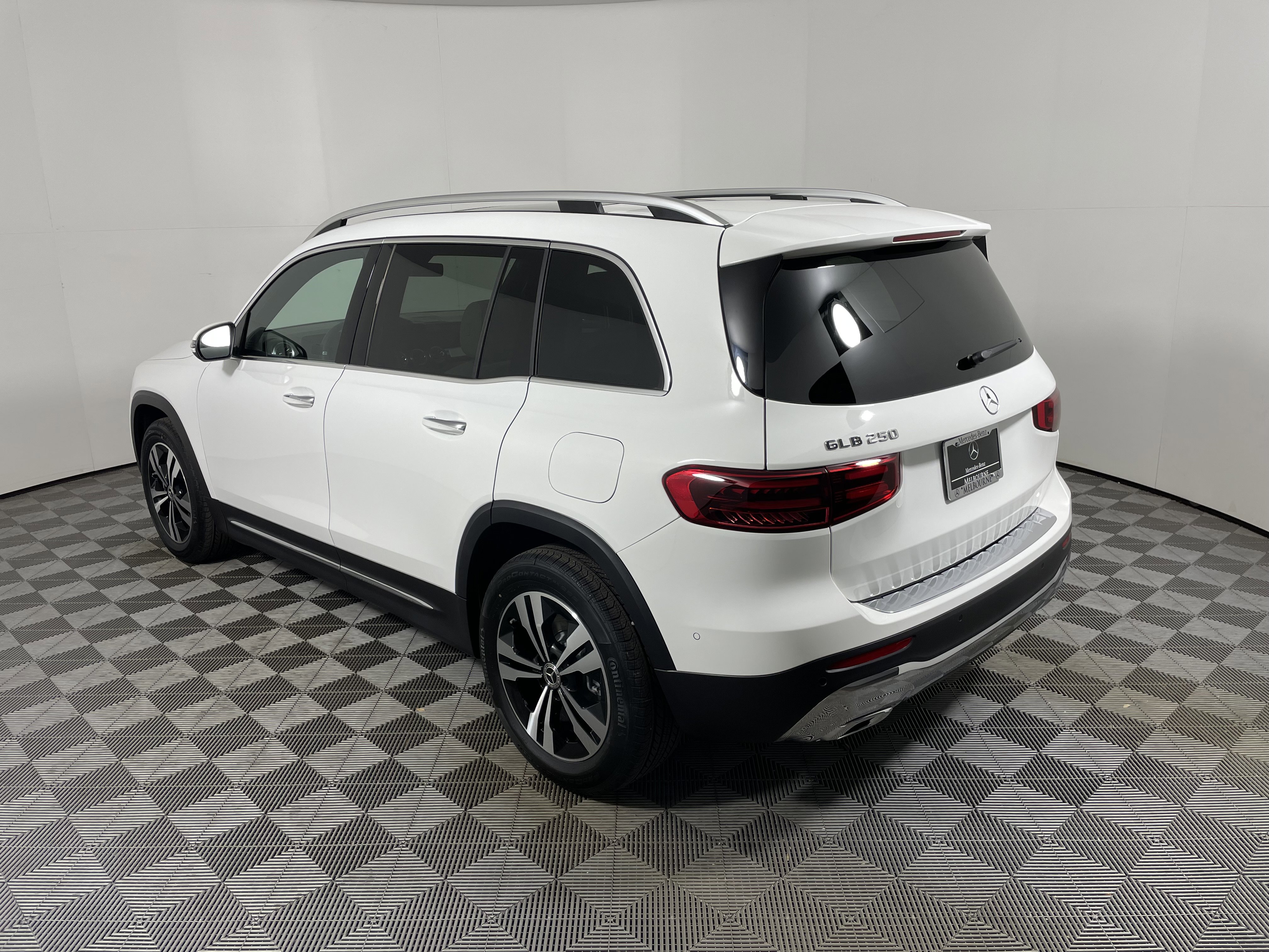 New 2026 Mercedes-Benz GLB 250 image 3