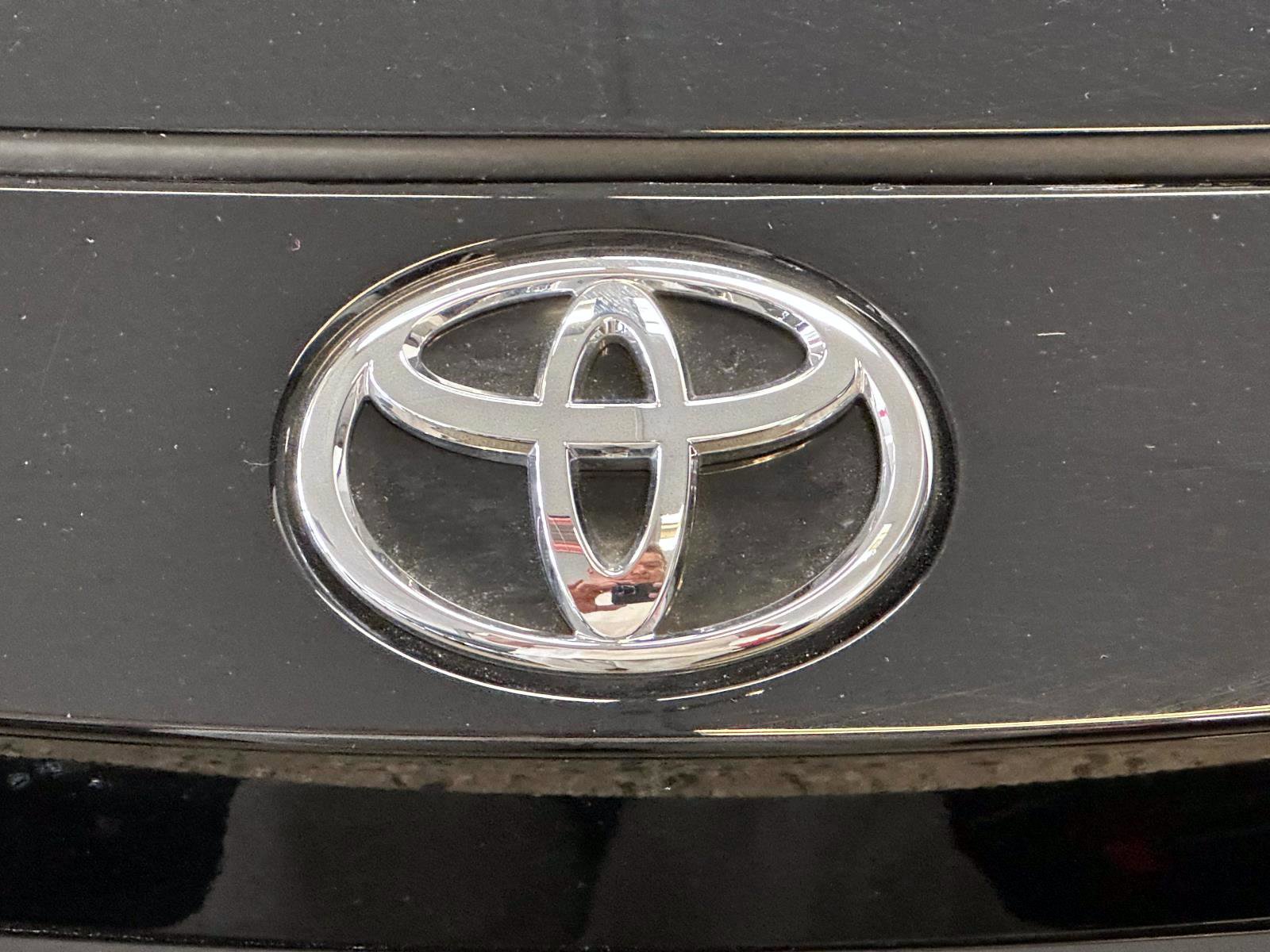 Certified 2025 Toyota Corolla SE w/ SE Premium Package image 8