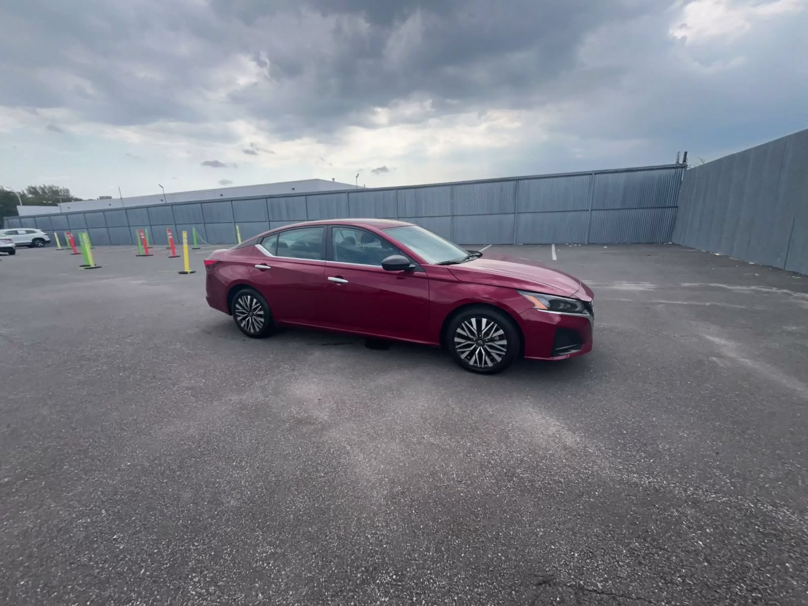 Used 2025 Nissan Altima 2.5 SV FWD image 2