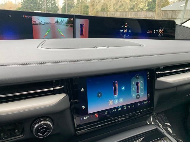 New 2026 Lincoln Navigator L Reserve AWD/4WD image 24