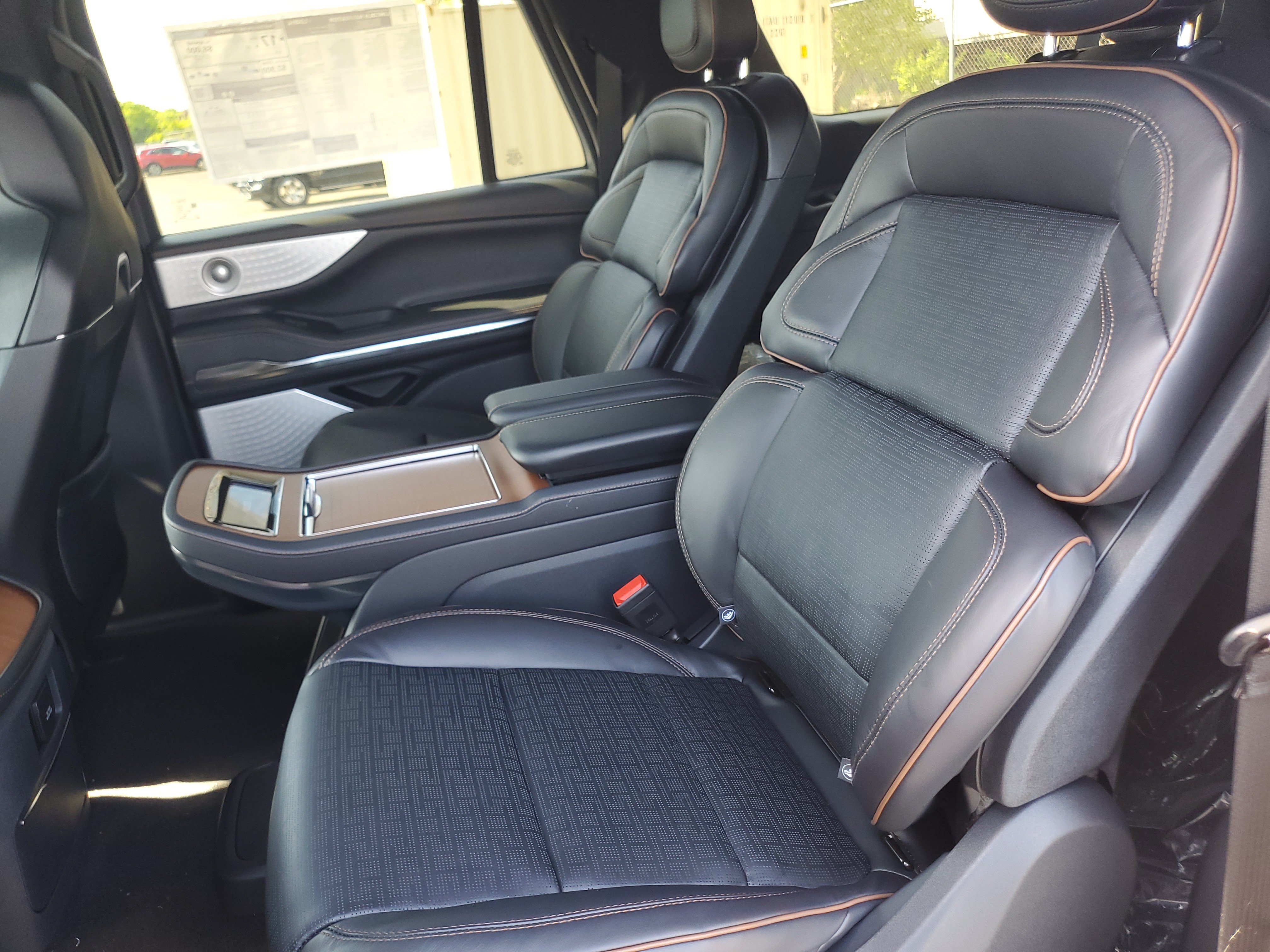 New 2026 Lincoln Navigator L Black Label AWD/4WD image 30