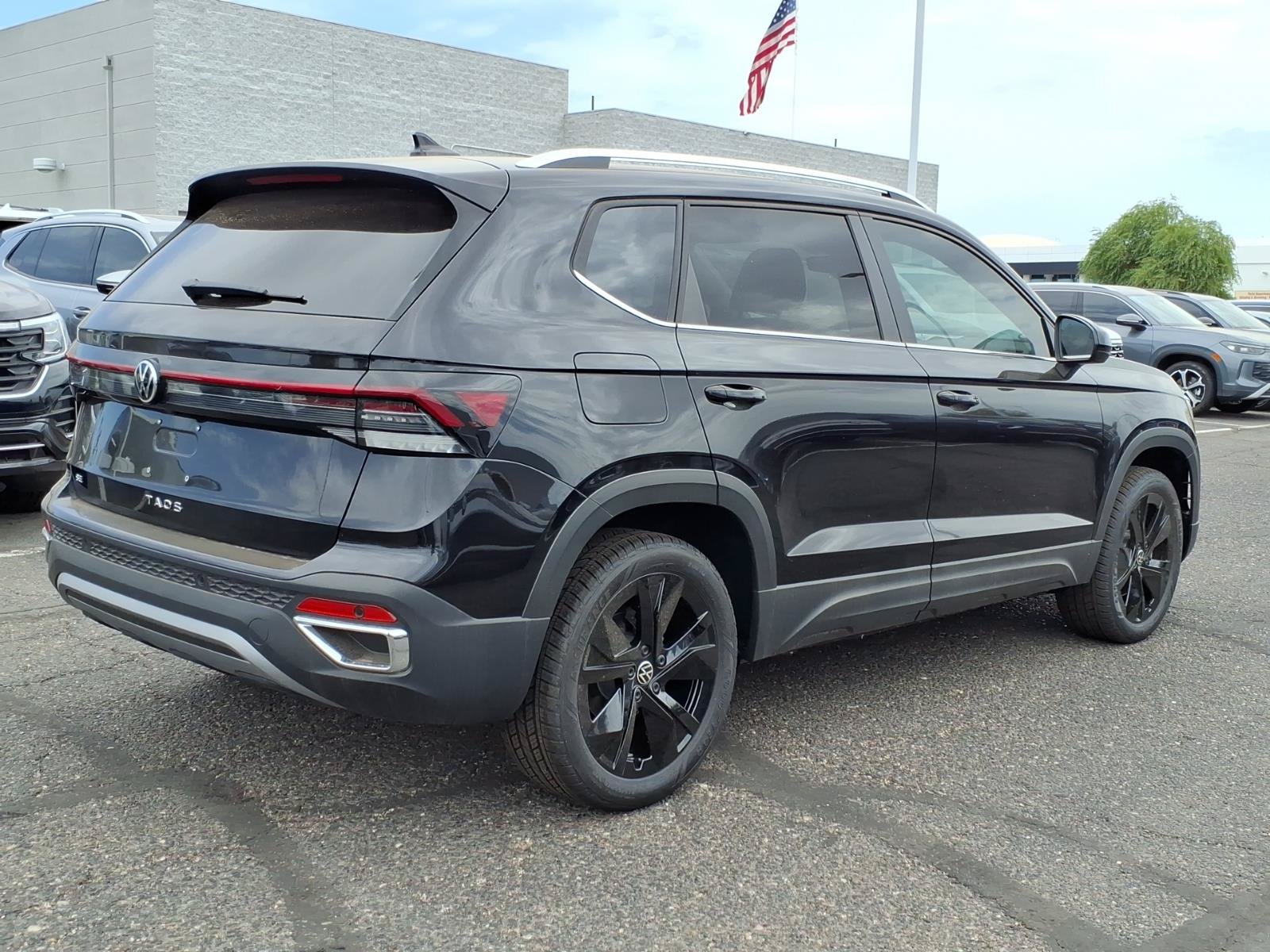 New 2026 Volkswagen Taos SE FWD image 6