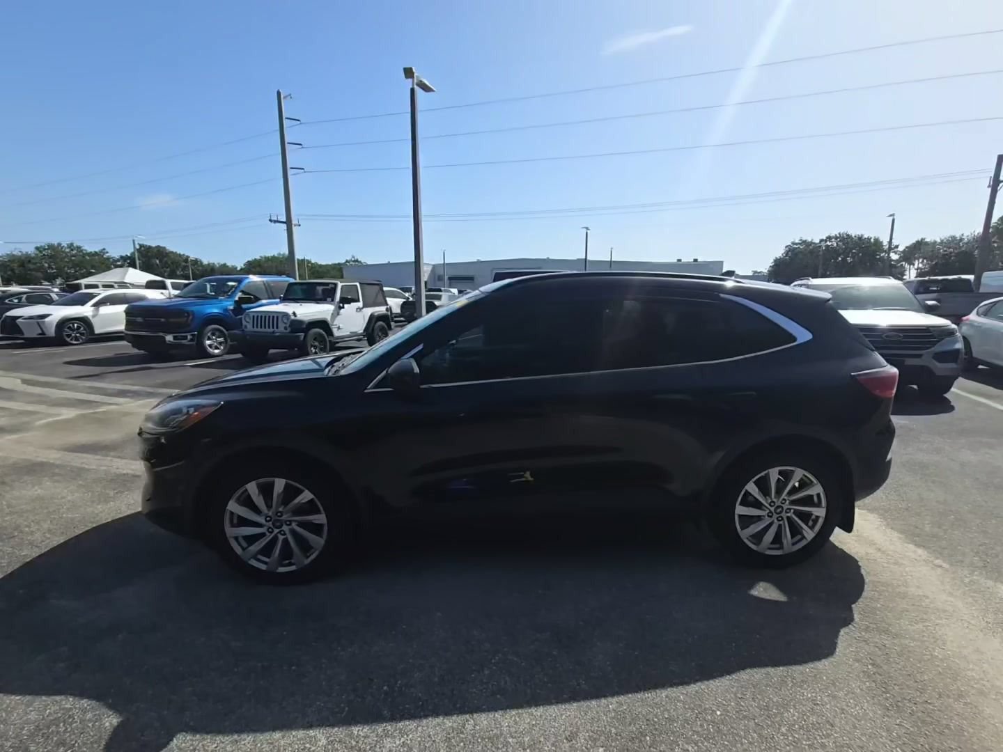 Used 2021 Ford Escape Titanium w/ Titanium Elite Package AWD/4WD image 4