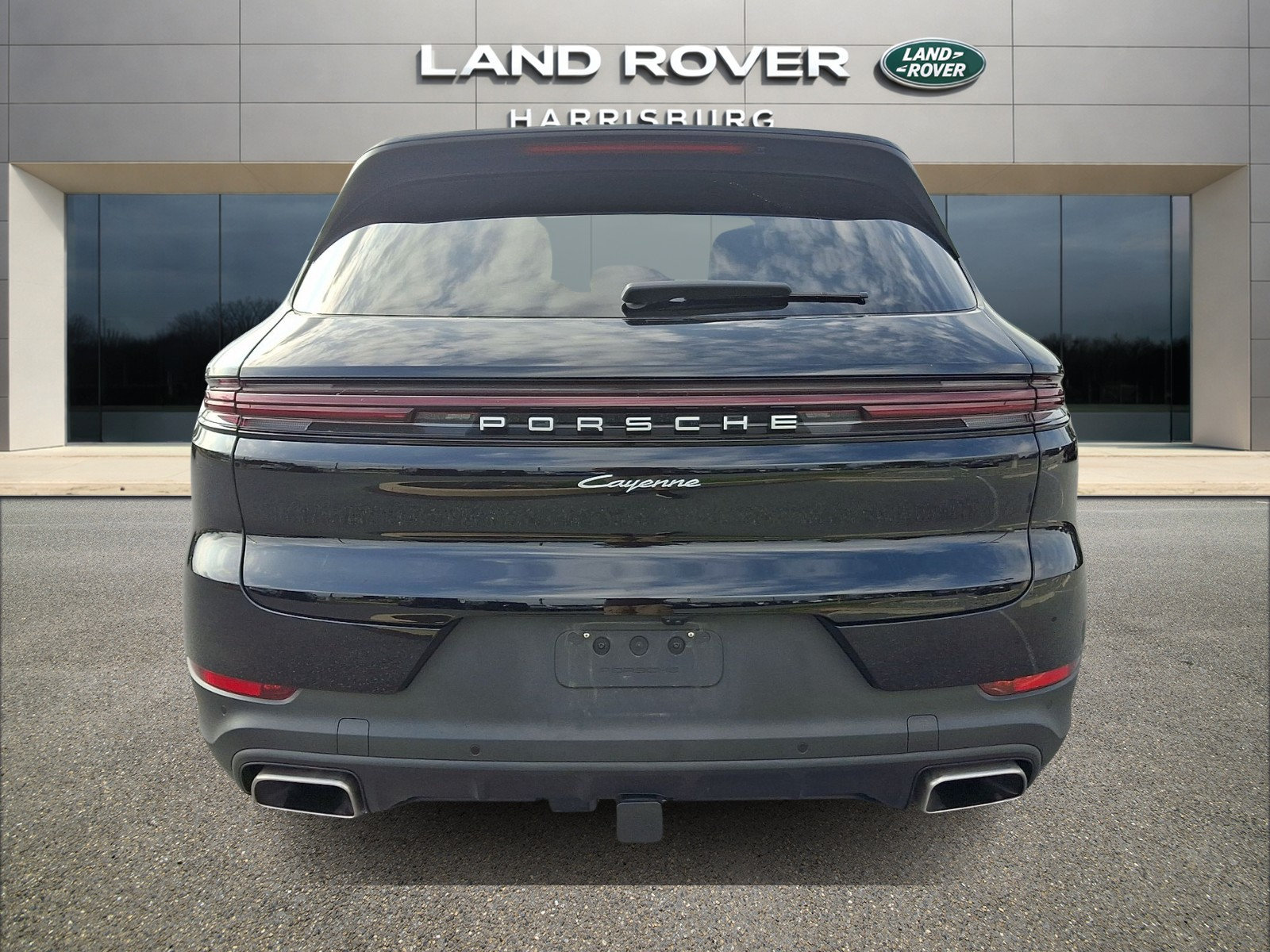 Used 2024 Porsche Cayenne AWD/4WD image 3