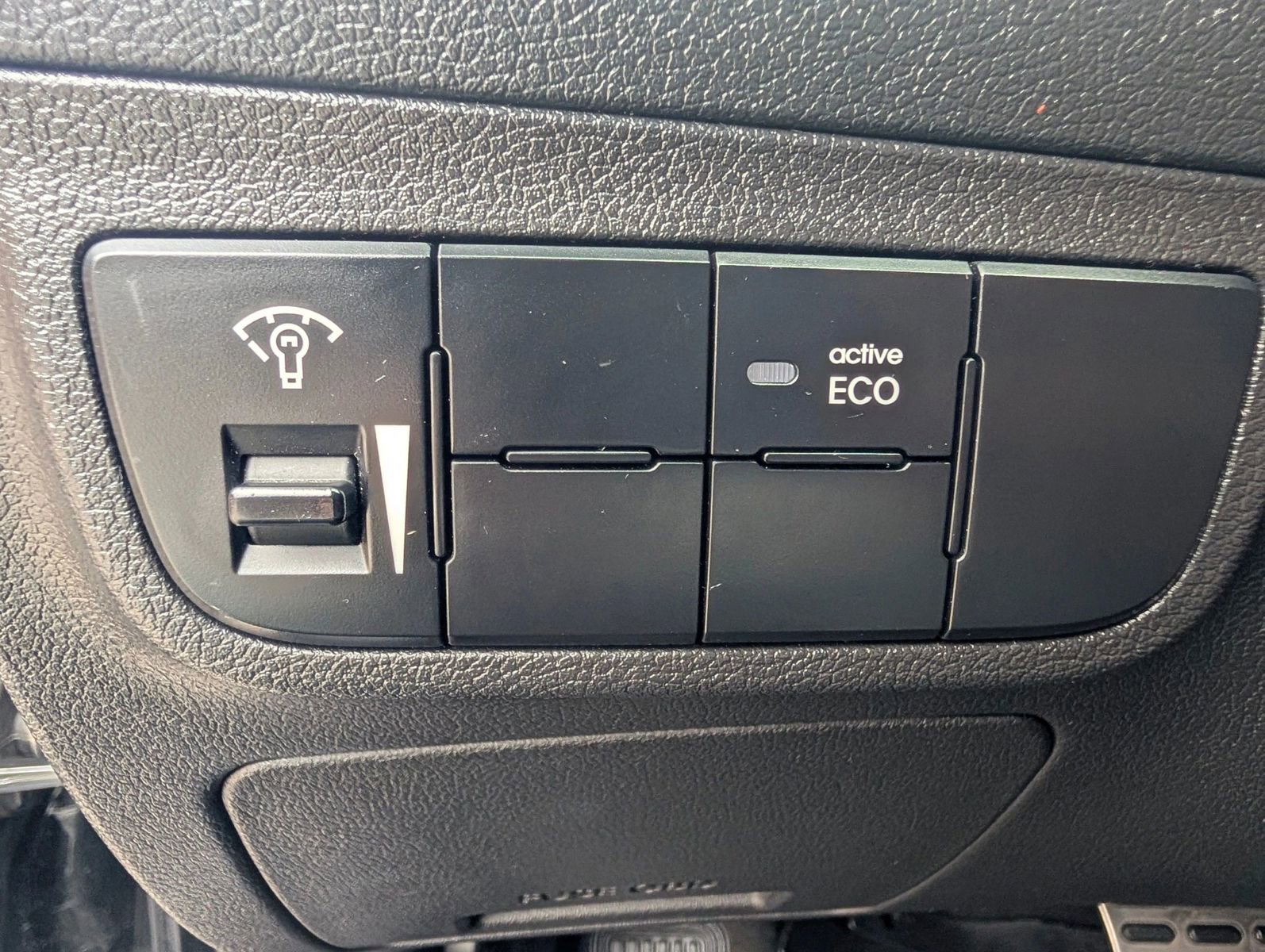 Used 2016 Hyundai Veloster Turbo FWD image 37