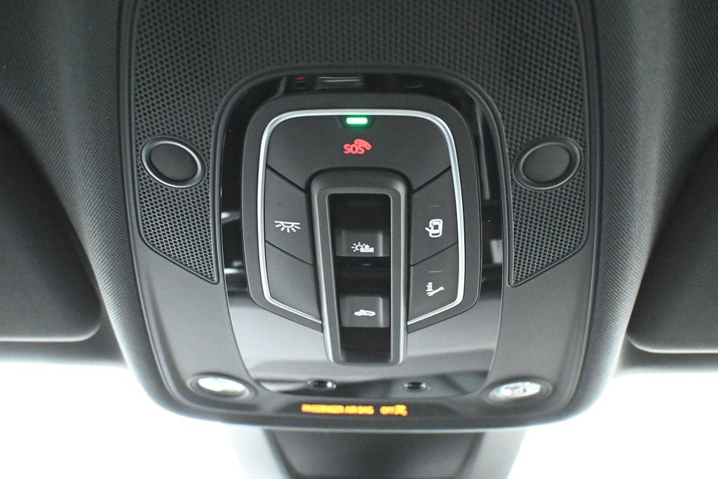 Used 2025 Audi Q8 Premium image 21