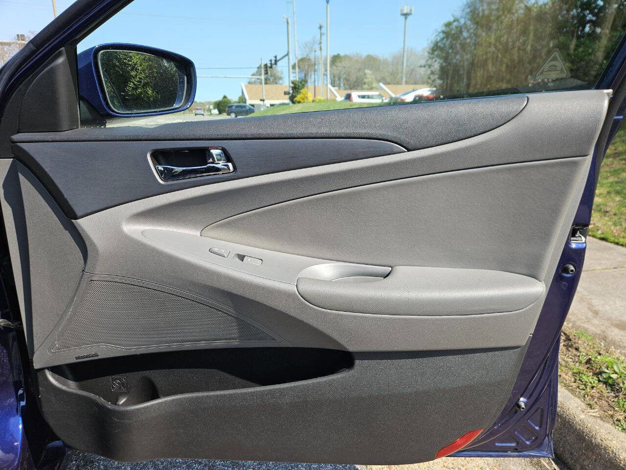 Used 2011 Hyundai Sonata SE w/ Navigation & Sunroof Pkg 4 FWD image 16